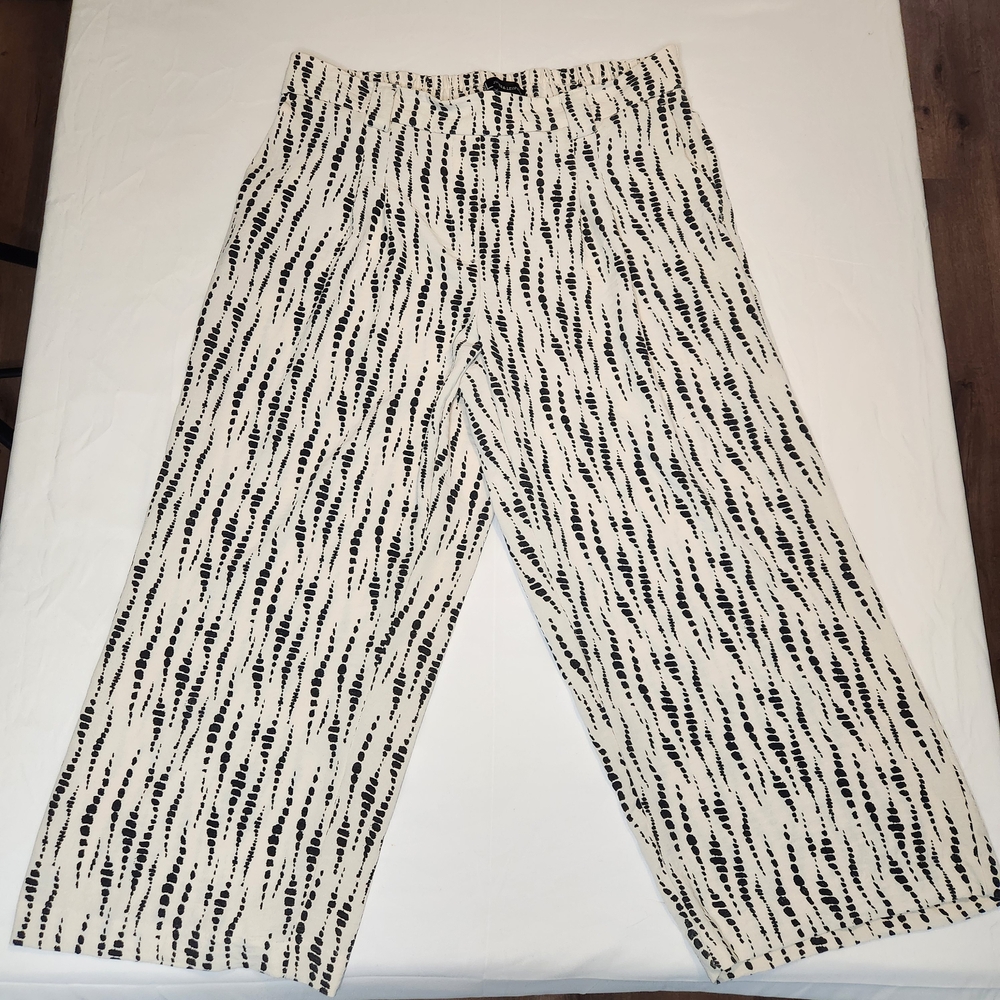 Jules & Leopold Black and Cream Abstract Stripe Cropped Pants